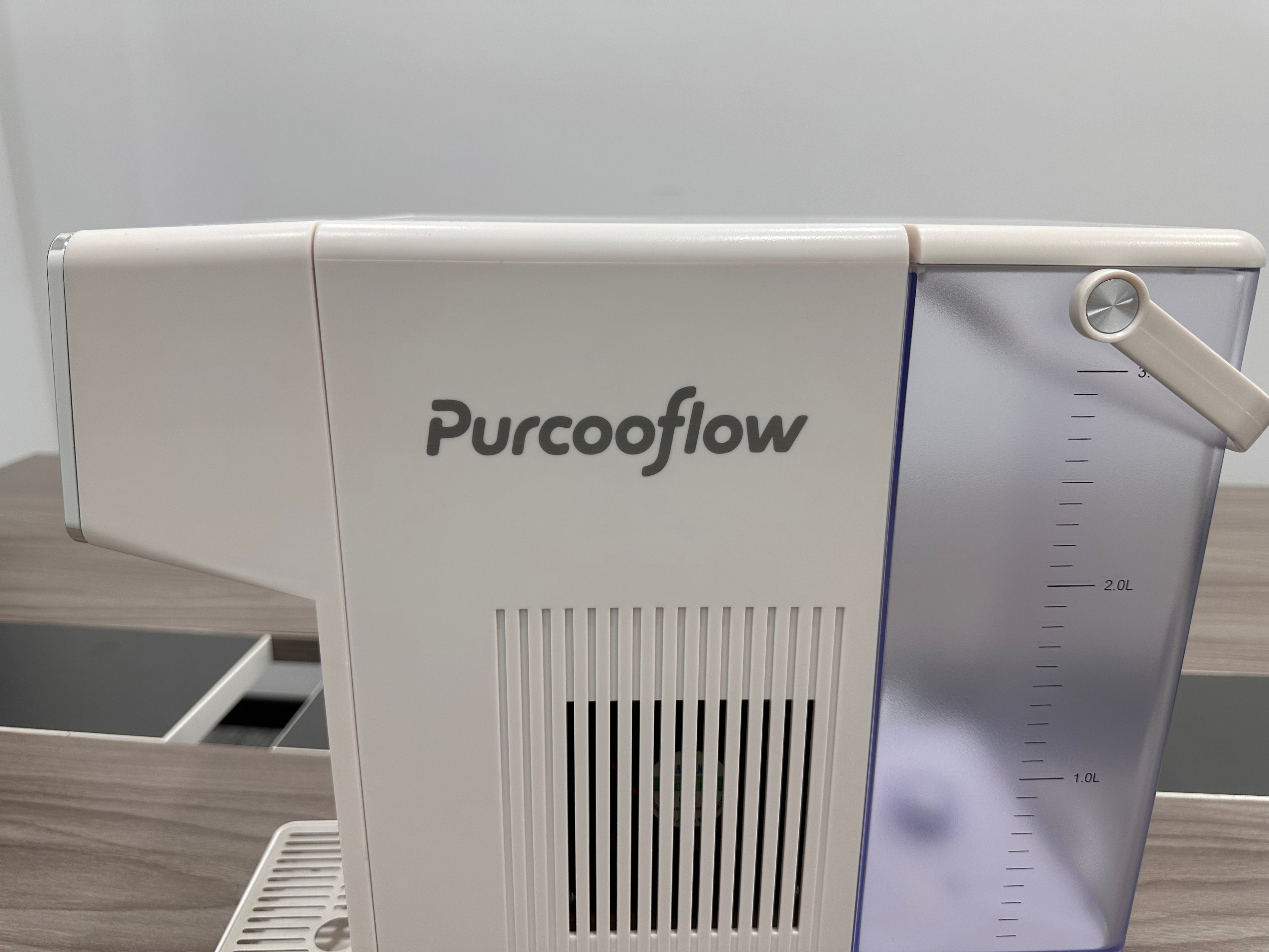 Purcooflow countertop water filtration system Chills Purified Water